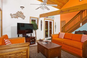 Smart TV, DVD player, books, video library - BEACHFRONT VILLA! Snorkel & explore the amazing reef! Experience Caribbean Life! (Sandy Bay)