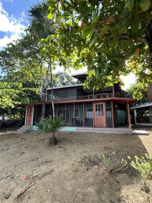 Exterior - BEACHFRONT VILLA! Snorkel & explore the amazing reef! Experience Caribbean Life! (Sandy Bay)