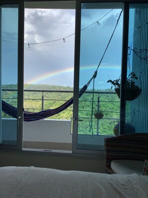 2 habitaciones, caja de seguridad en la habitación y escritorio 