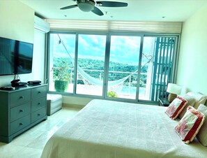 2 chambres, coffre-fort, bureau, fer et planche à repasser