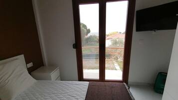 2 Schlafzimmer, Schreibtisch, Bügeleisen/Bügelbrett, kostenloses WLAN