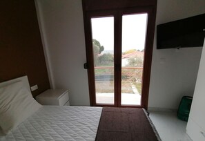 2 Schlafzimmer, Schreibtisch, Bügeleisen/Bügelbrett, kostenloses WLAN