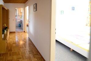 3 camere, culla da viaggio, Wi-Fi gratuito, lenzuola