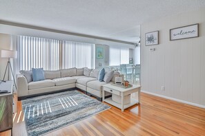 A modern living room with a sectional sofa, a coffee table, and a rug. - Newly Remodeled SLC Home close to Downtown (Salt Lake City)