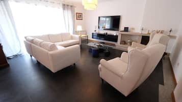 Télévision, cheminée