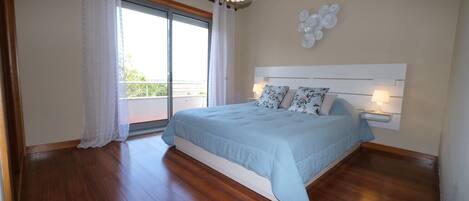 5 bedrooms, iron/ironing board, travel crib, free WiFi