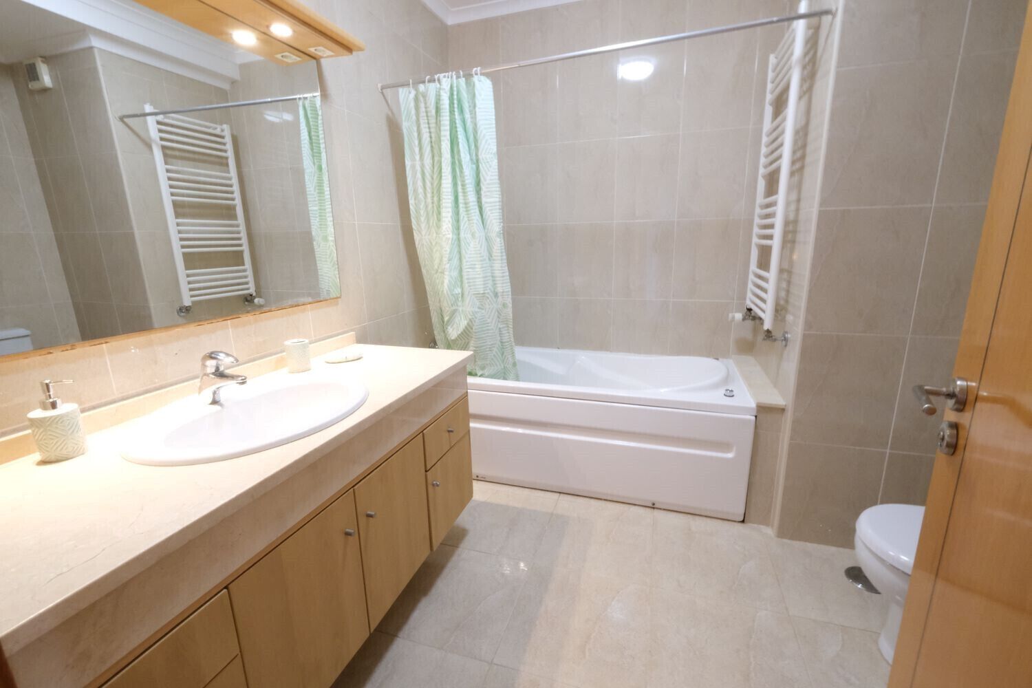 Bathtub, hair dryer, towels