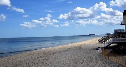 Cozy Historic Beach House only Steps Away from Beach and Fishing Pier!