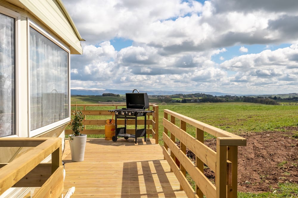 Cross Fell - Stunning views and an outdoor bath tub on the decking!