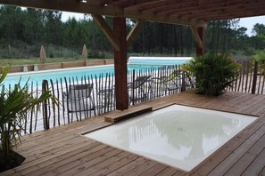 Een verwarmd zwembad