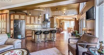 Large & Private Luxury Executive Waterfront Lakeview Estate