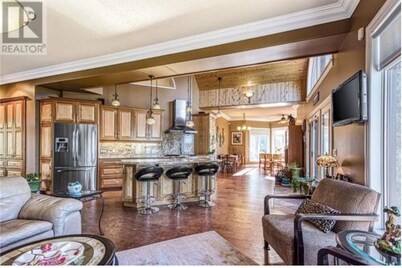 Large & Private Luxury Executive Waterfront Lakeview Estate