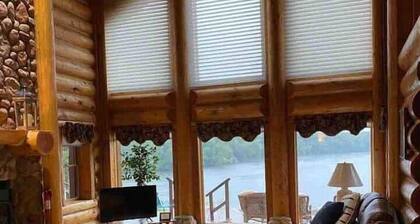Cabin w/ Hot Tub on the River