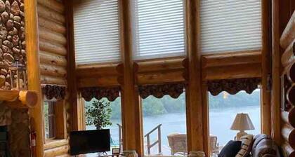 Stunning Log Cabin w/ Hot-tub