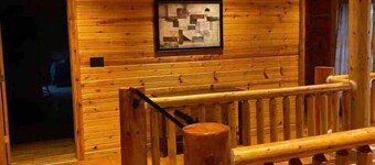 Cabin w/ Hot Tub on the River