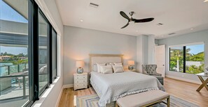 Tabla de planchar con plancha, wifi y ropa de cama 