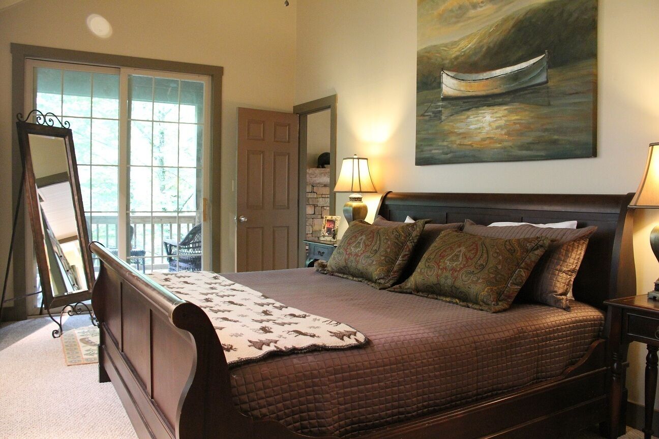 Mountain Cottage Getaway in Catatoga Private Community.