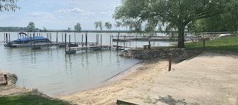 Marblehead Family Lake Cottage - 3 bedroom