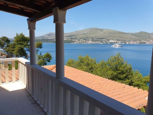 Seafront House with beautiful terraces and private beach