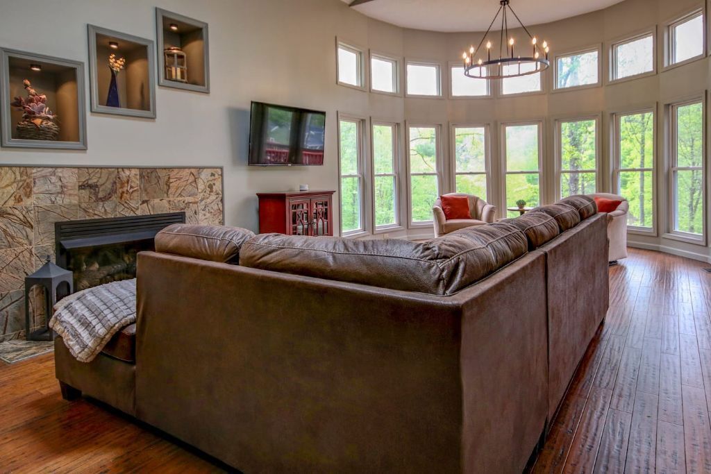 Owl’s Nest Treetop Oasis in Picturesque Mars Hill, NC. 25 min to AVL!