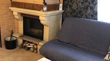 TV, fireplace