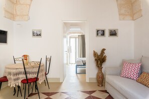 TV - Cementine Traditional Suite 11 by Wonderful Italy (Ostuni)