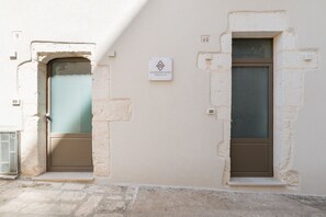 Exterior detail - Cementine Traditional Suite 11 by Wonderful Italy (Ostuni)