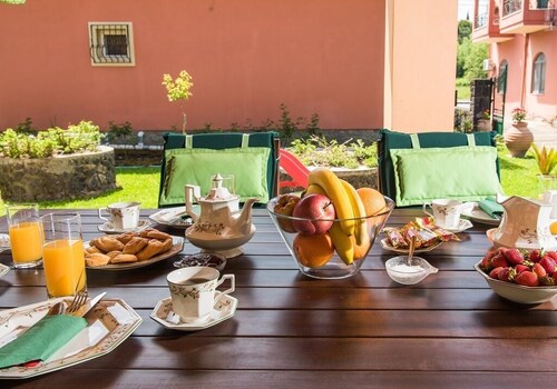 4 Bedroom Garden House 