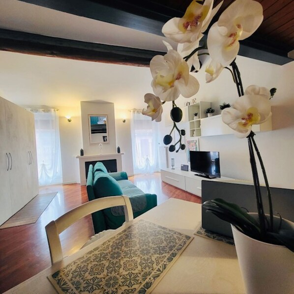 Smart TV - Maison Contrari (Ferrara)
