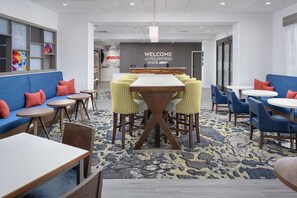 Restaurant - Hampton Inn Ashland City, TN (Ashland City)