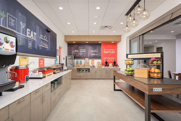 Buffet déjeuner gratuit tous les jours