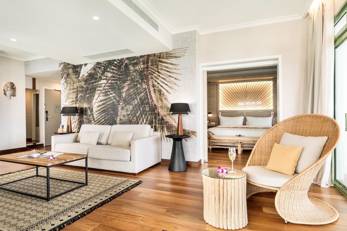 suite, 1 king bed, ocean view | living area | 55-inch led tv with cable channels, tv