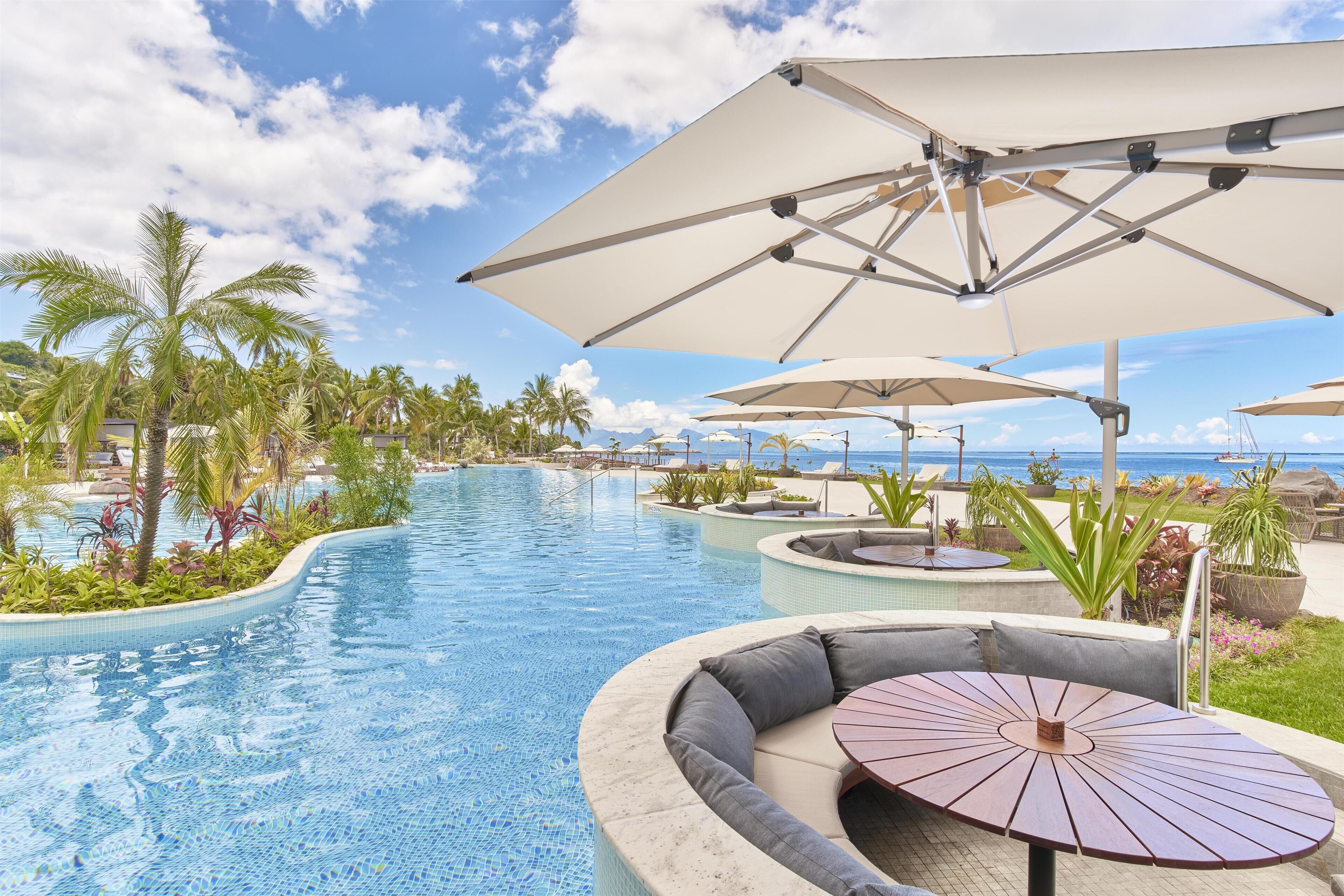 Piscine extérieure, tentes de plage, parasols de plage