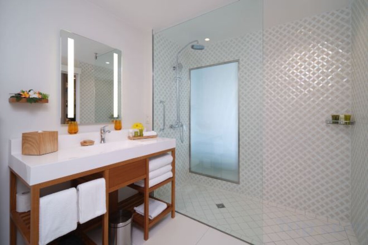 1 King Bed Ocean View Suite