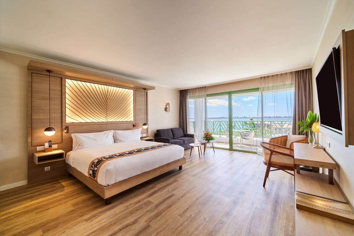 premier room, 1 king bed, ocean view | living area | 55-inch led tv with cable channels, tv