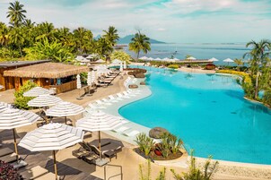 室外游泳池，07:00 至 19:00 开放，收费帐篷屋，池畔遮阳伞