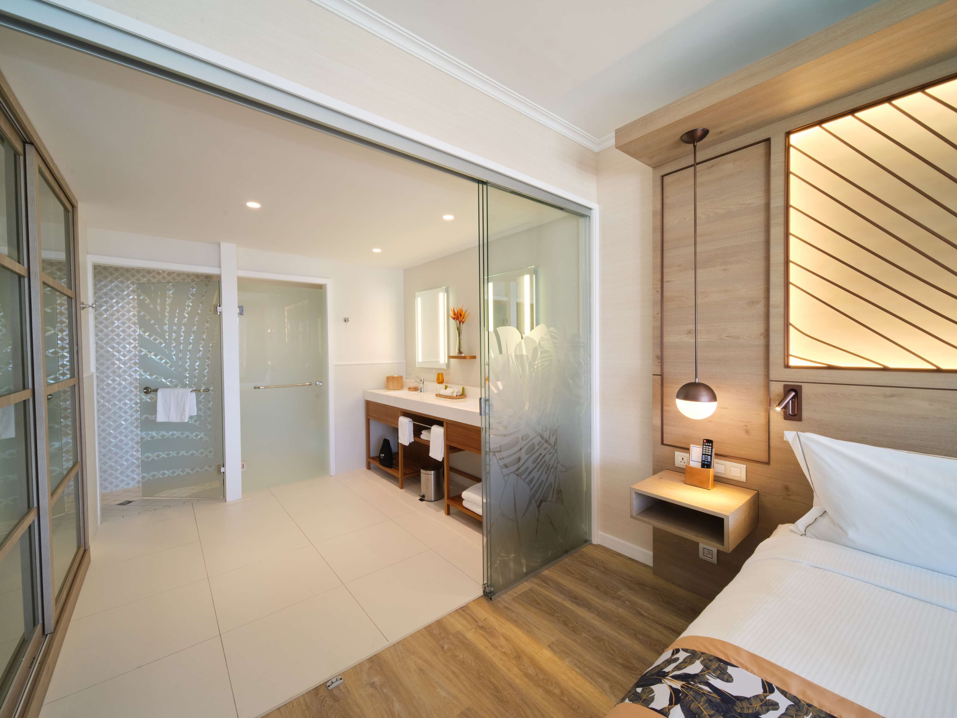 premier room, 1 king bed, ocean view | 1 bedroom, in-room safe, desk, laptop workspace