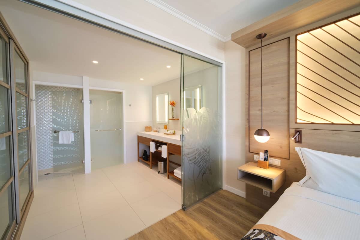 premier room, 1 king bed, ocean view | 1 bedroom, in-room safe, desk, laptop workspace