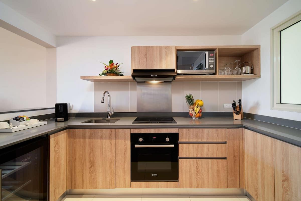 suite, 1 king bed (residence) | private kitchen | coffee/tea maker