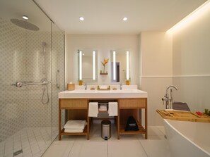 Suite, 1 King Bed, Ocean View | Bathroom | Free toiletries, hair dryer, bathrobes, slippers - Hilton Hotel Tahiti (Faaa)