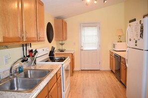 Microondas, horno y lavavajillas 