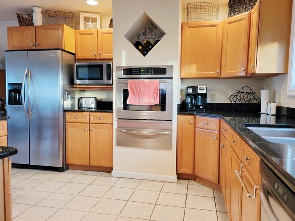 AlloWaves-Luxury Townhome w/ POOL & FISHING PIER