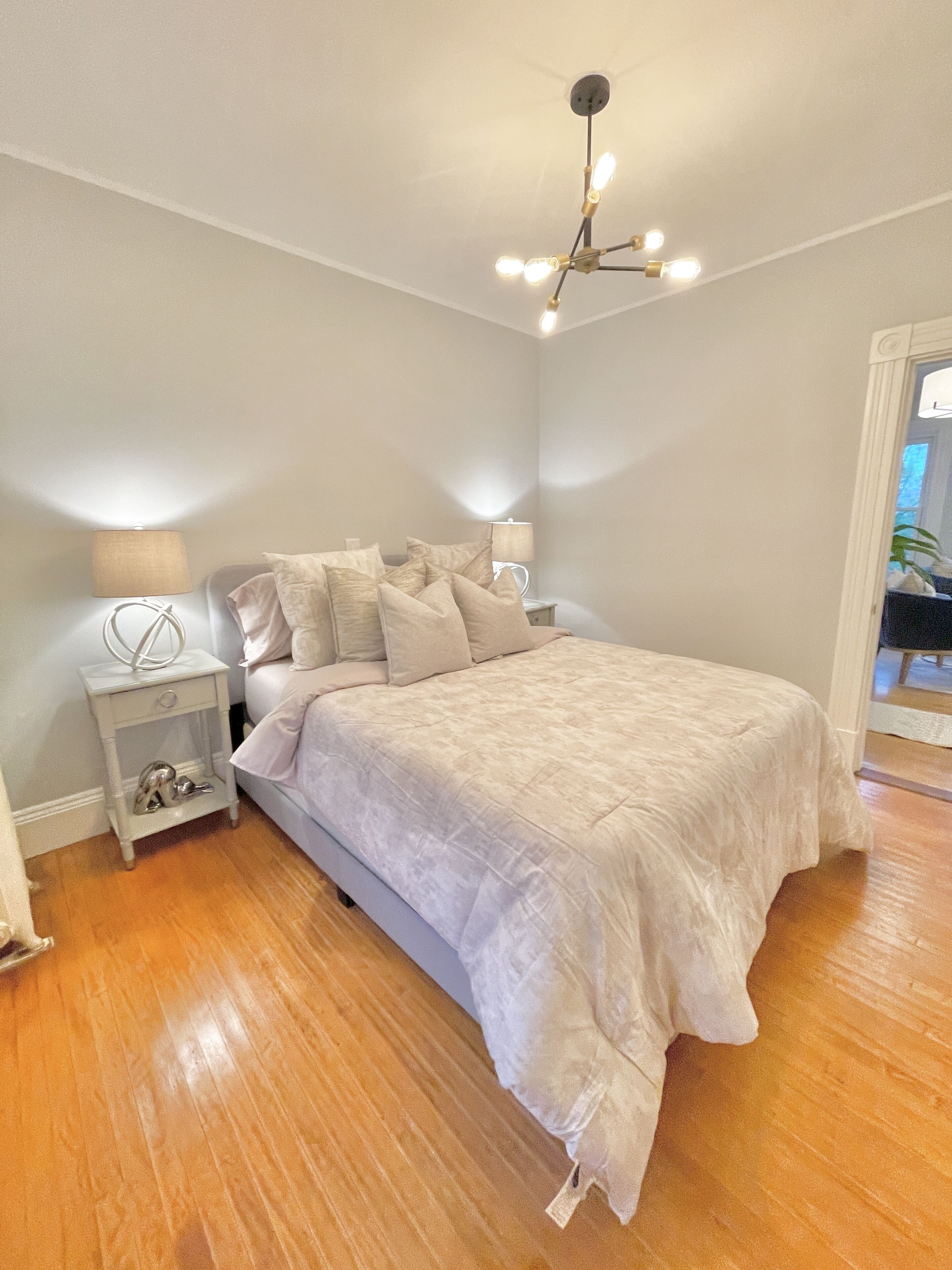 Beautiful Renovated CASTLE 5Bedrooms 2bath near BOSTON