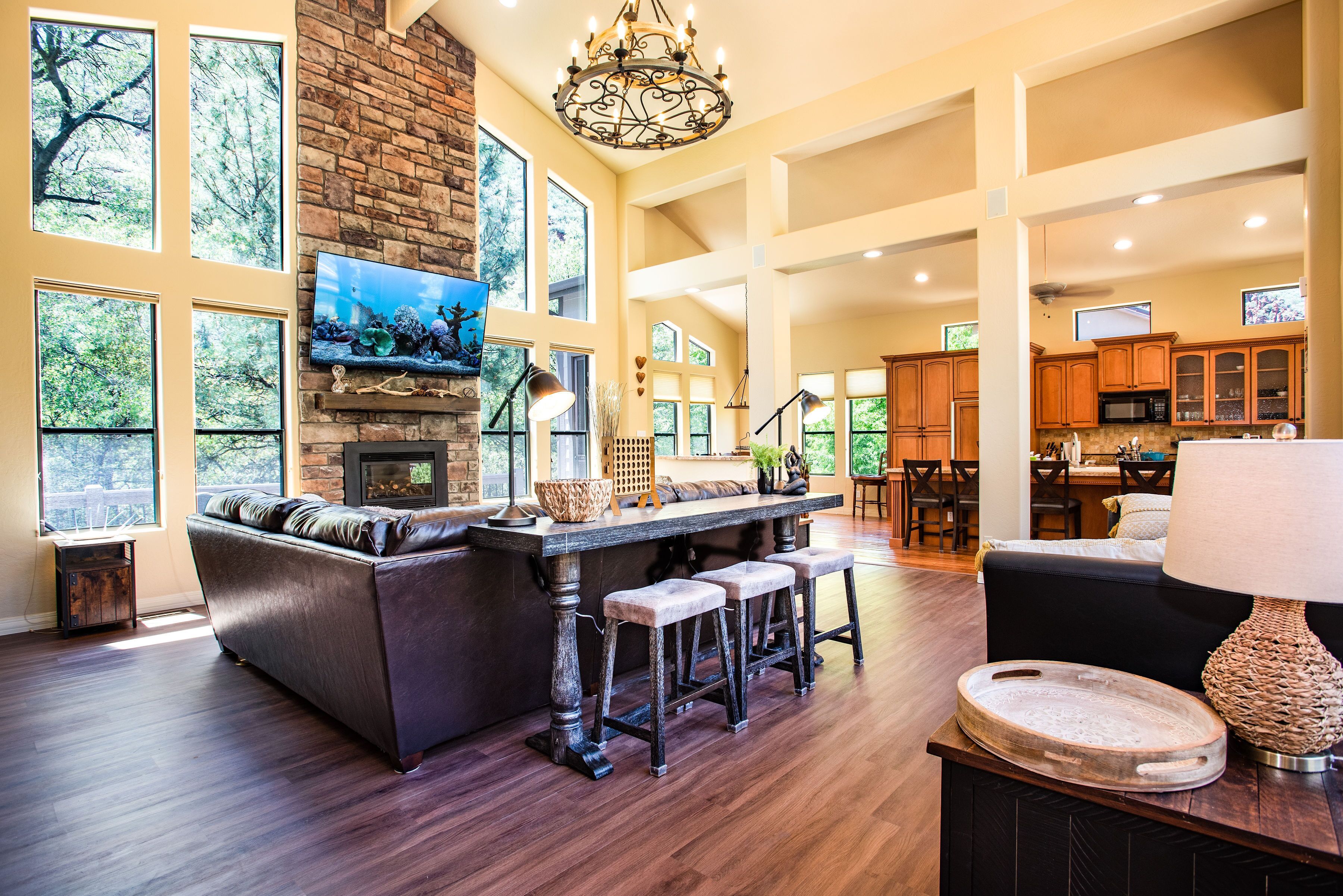 Luxury Retreat in Oak Creek Canyon.  1 mile from Slide Rock Park