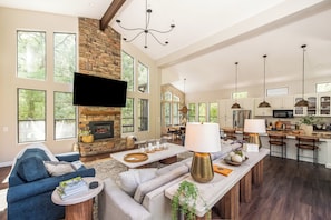Smart TV, fireplace