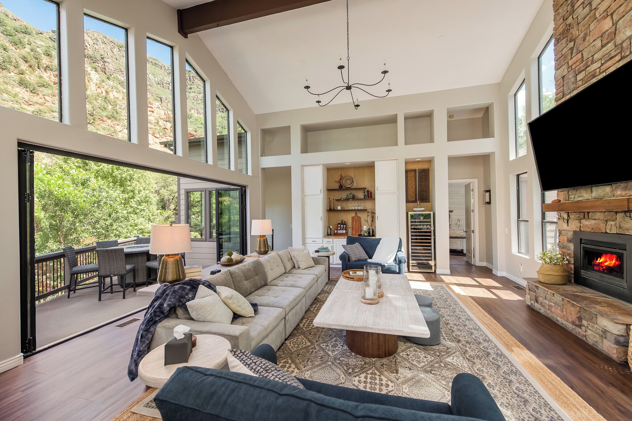Smart TV, fireplace