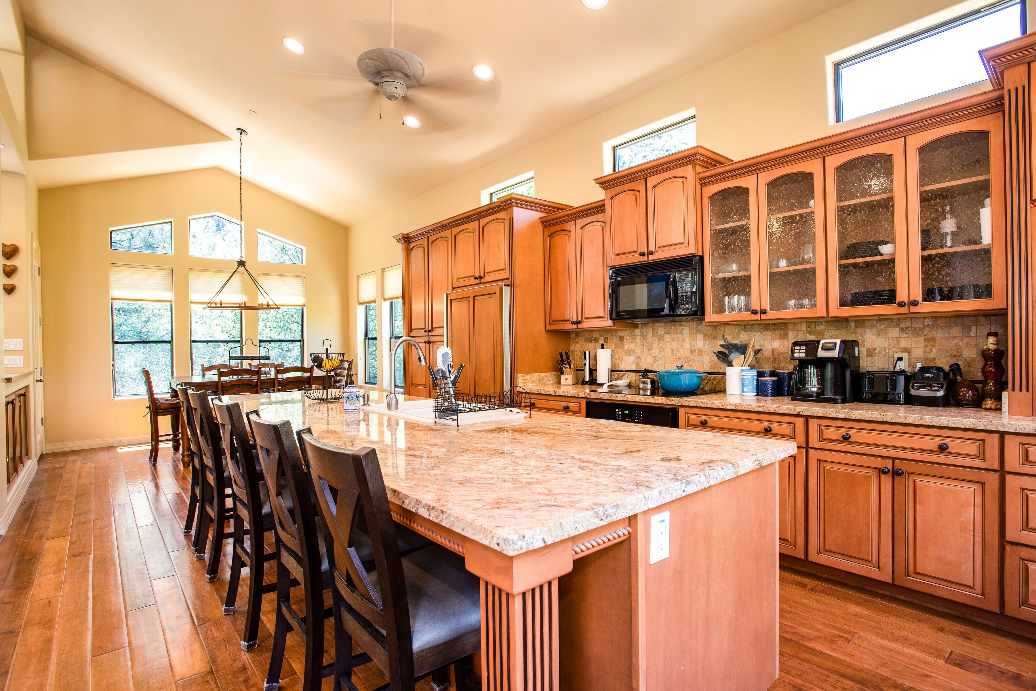 Luxury Retreat in Oak Creek Canyon.  1 mile from Slide Rock Park