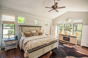 3 bedrooms, iron/ironing board, travel cot, free WiFi - Luxury Sedona retreat near Slide Rock—stunning red rock views & outdoor oasis. (Sedona)