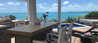 Baywatch House -Beautiful Private 3 Bedroom House on a Private 4 Acre Estate