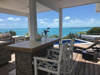 Baywatch House -Beautiful Private 3 Bedroom House on a Private 4 Acre Estate